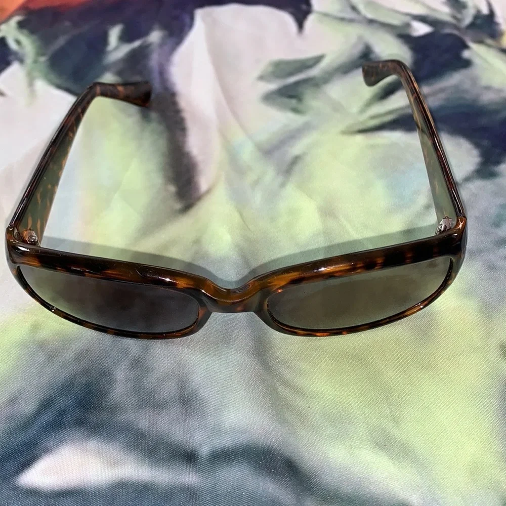 Sunglasses Women’s